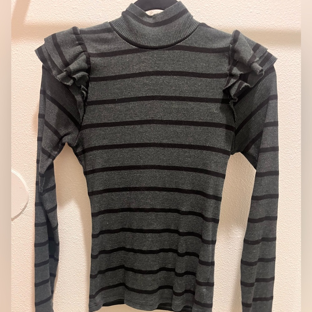 T.la Anthropologie long sleeve ruffled top